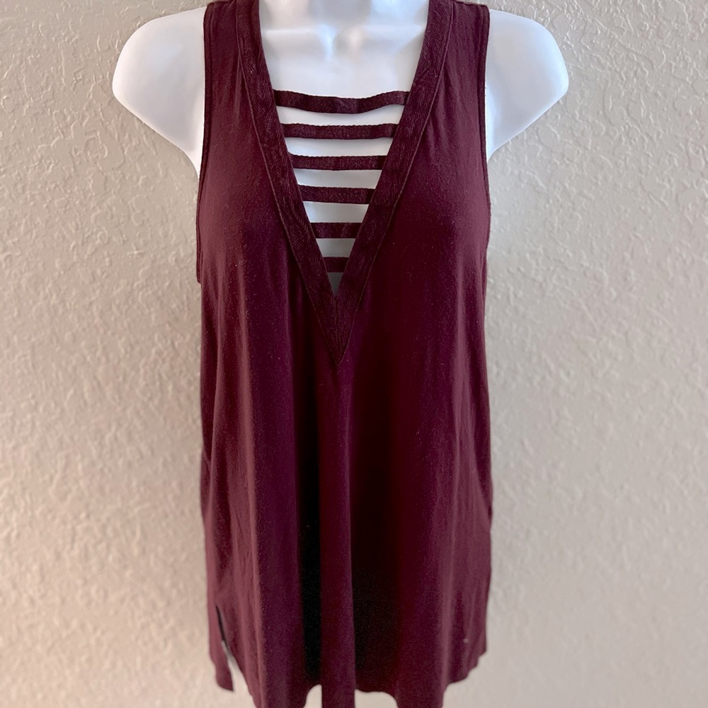 American Eagle 🦅 low cut V neck tank top with cut out detail